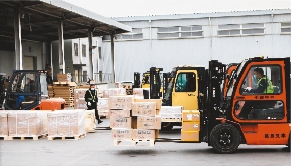 大連機(jī)場進(jìn)出口貨運(yùn)代理業(yè)務(wù)迎來高峰，高效服務(wù)保障產(chǎn)業(yè)鏈暢通